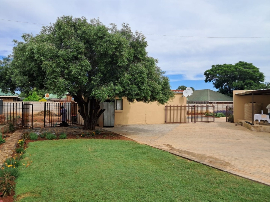 4 Bedroom Property for Sale in Rhodesdene Northern Cape